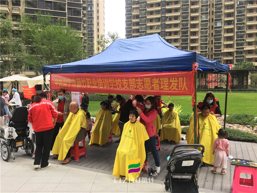 1605147012651977.jpg 20201029瀾月府小區(qū)理發(fā)活動.jpg