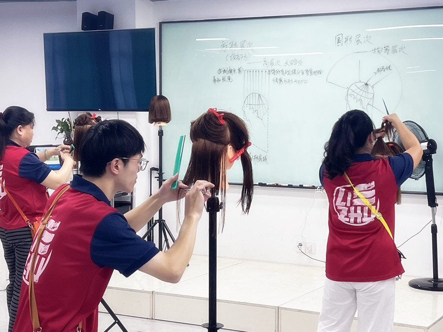 圓形層次修剪是什么？廣西美發(fā)造型學(xué)校為你解答